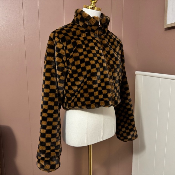 Le Lis Faux Fur Checkerboard Cropped Jacket - Picture 7 of 14